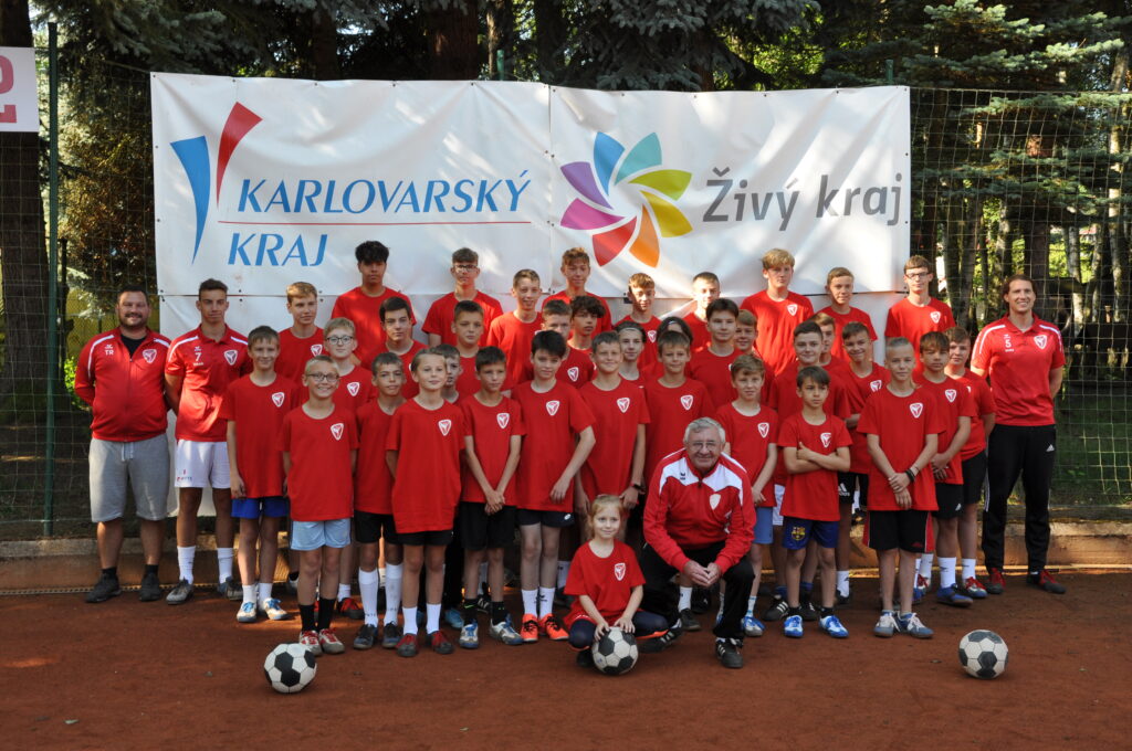 Ve dnech 1.7. až 6.7.3022 se v nohejbalovém areálu SK Liapor Karlovy Vary v Doubí uskutečnil další ročník tradičního kempu pro mladší a starší žáky.